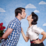 Zum ersten Date oder Treffen mit roten Rosen erscheinen. ©Spiderstock – istockphoto.com